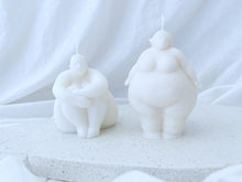 Load image into Gallery viewer, Full figured sculptural set.
